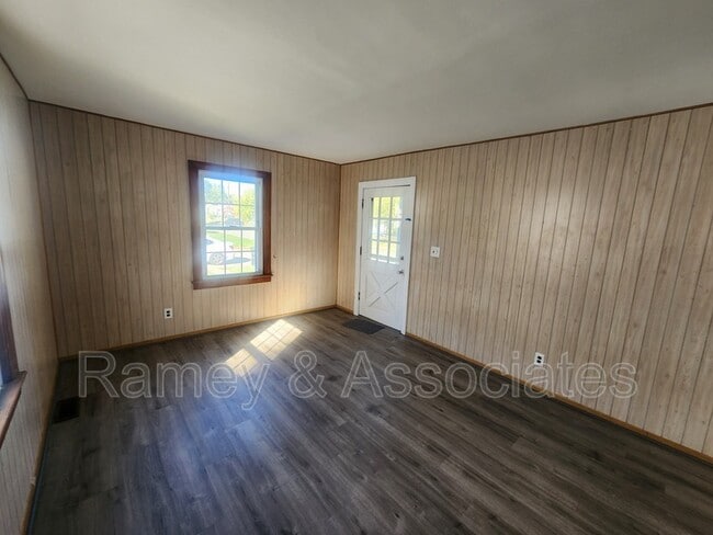 Building Photo - 4401 Bellevue Ave