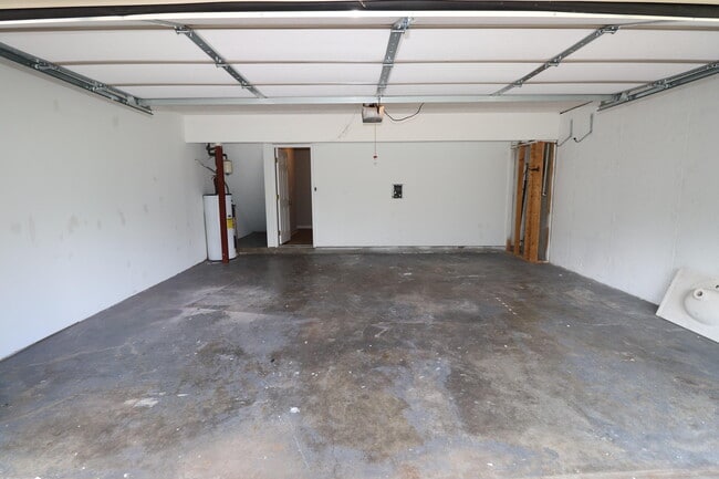 Building Photo - 215 Elkchester Cir