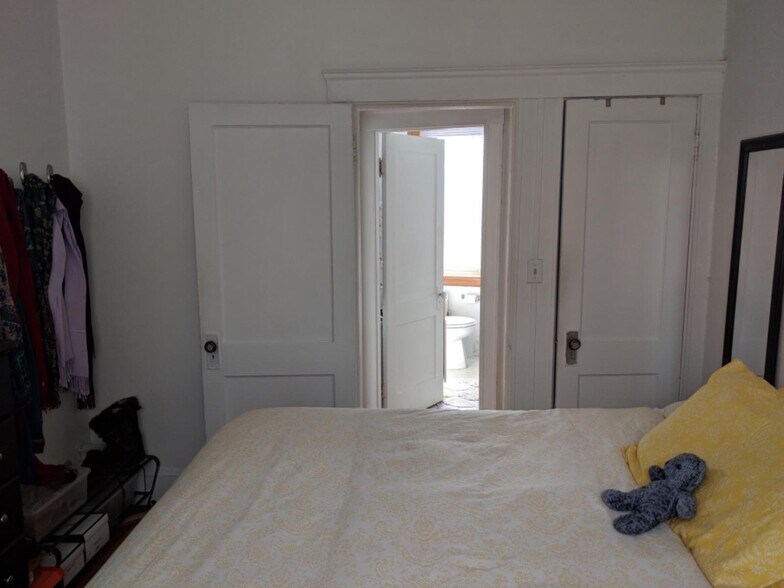 Building Photo - 104 Hancock St