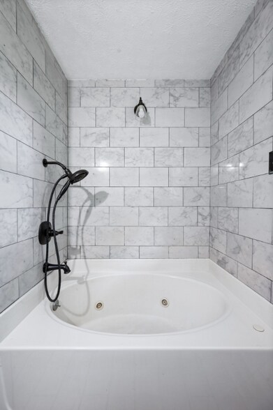 Building Photo - 5409 Country Dr