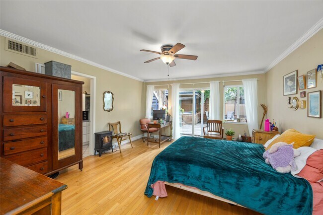 Building Photo - 2415 Dunlavy St