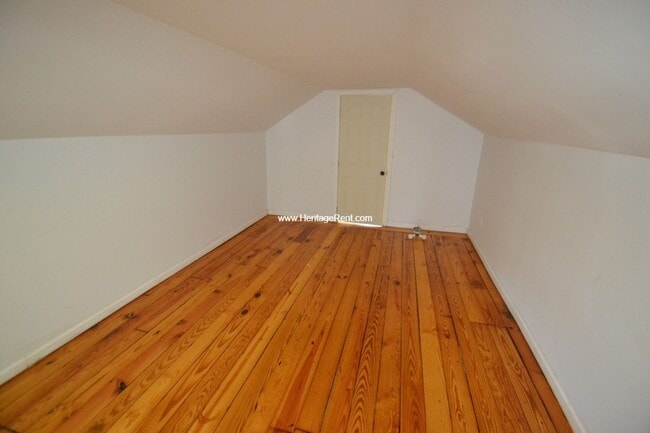 Building Photo - Beautifully updated home with proximity to parks and nightlife plus quick, easy access to the city