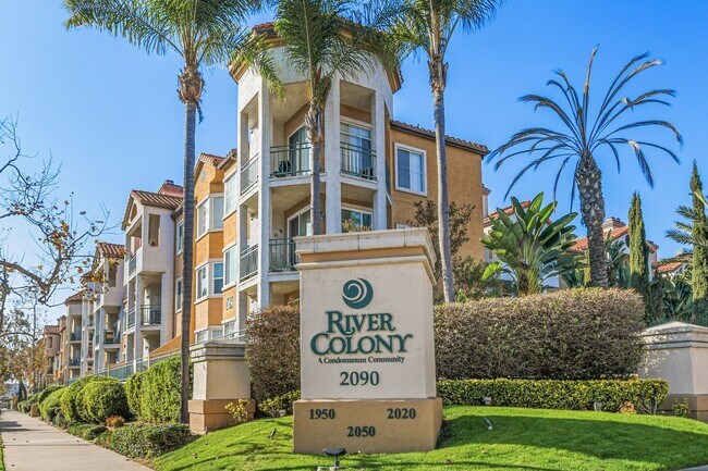Building Photo - Remodeled River-View Corner Unit with Oversized Patio