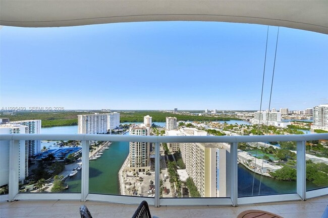 Building Photo - 15901 Collins Ave