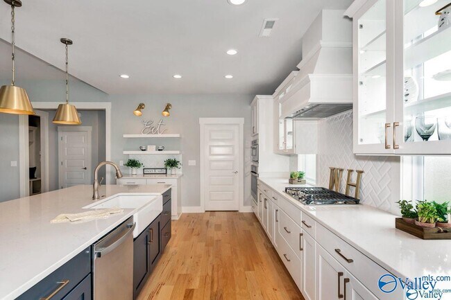 Building Photo - 6604 Waxwood Dr