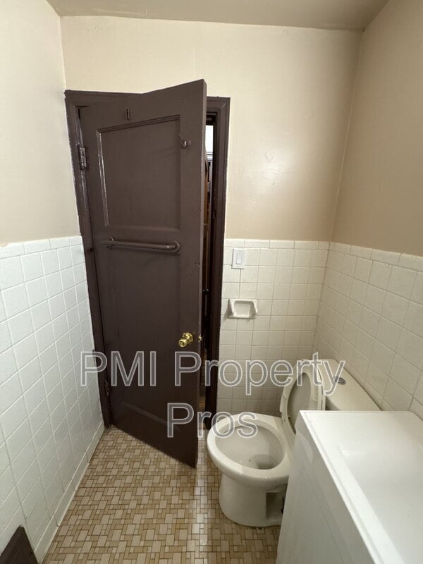 Building Photo - 3018 W Eggert Pl.