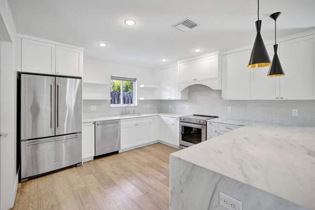 Building Photo - 2141 NE 62nd Ct