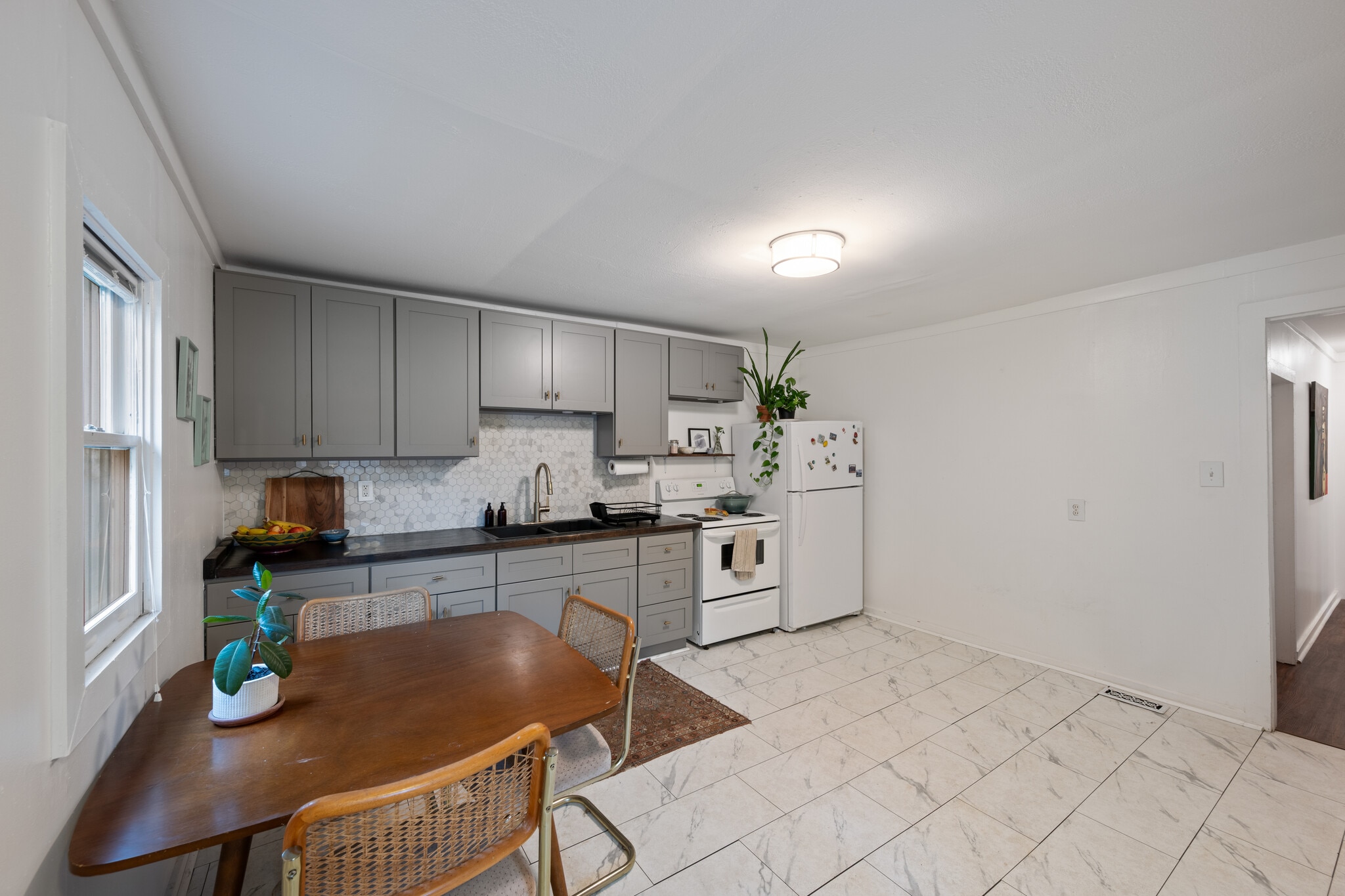 Building Photo - 2109B Sadler Ave
