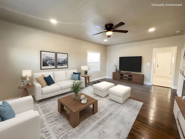 Building Photo - Craftsman Beauty with Upgrades | 2 Bed | 1...