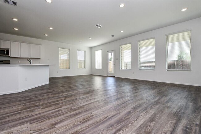 Building Photo - 2932 Tantara Dr
