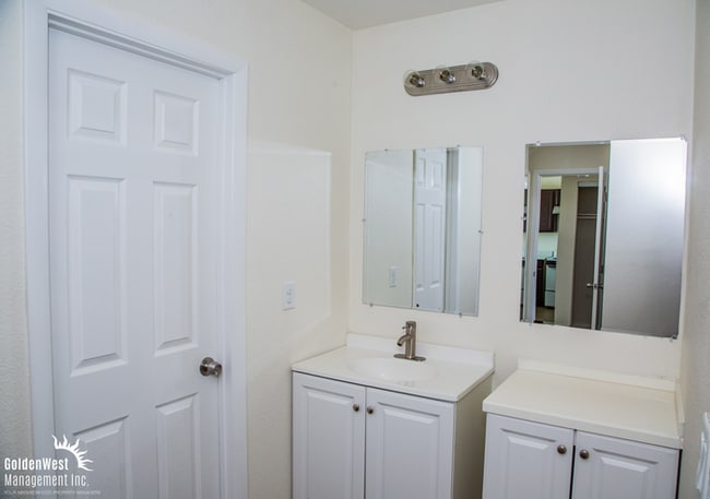 Building Photo - Cozy 1Bdm 1Ba Apartment in the Heart of Las Vegas