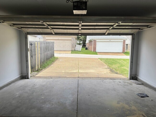 Building Photo - 1237 Travers Ln