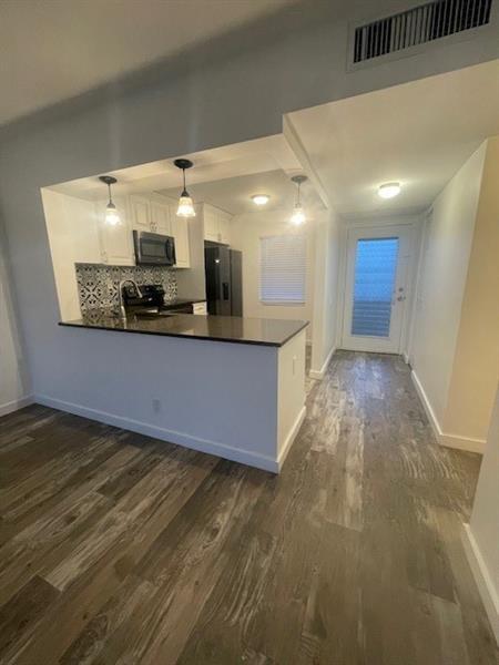 Building Photo - 3050 NW 42nd Ave