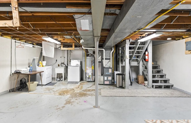 Building Photo - Three Bedroom Townhome n Aspenwood!