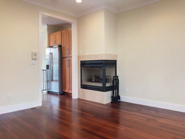 Building Photo - Tri-Level 3 Bed, 3 Bath Bernal Heights Tow...