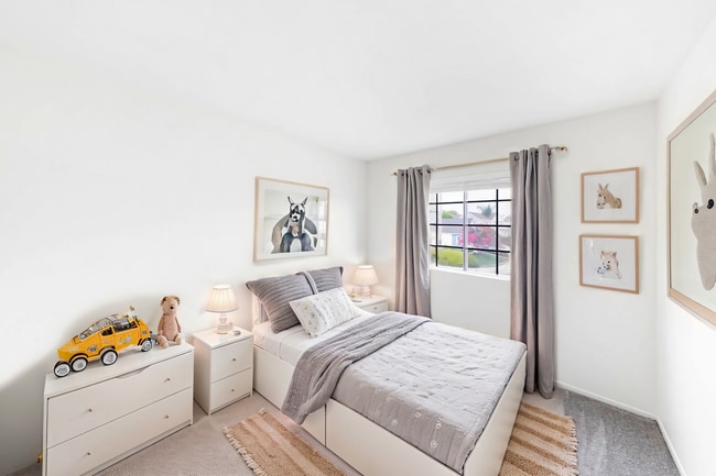 Building Photo - 3 Bedroom home located in the sought-after...