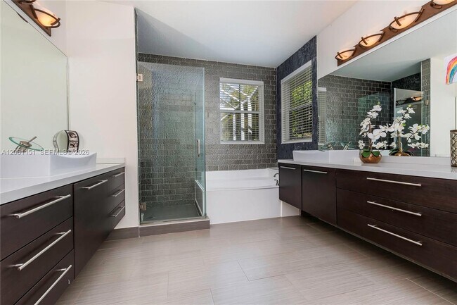 Building Photo - 1225 Skylark Dr