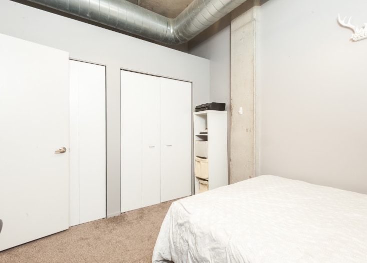 Building Photo - 933 W Van Buren St