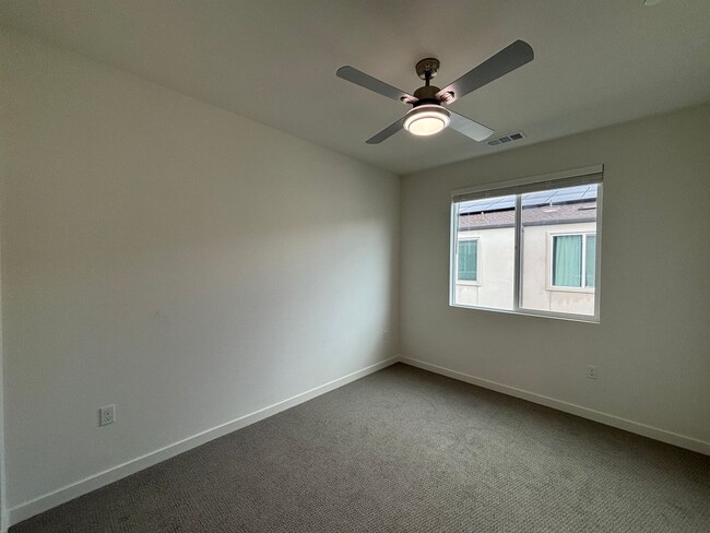 Building Photo - Beautiful 3BD/2.5BA Townhouse in San Ysidro W/ W/D, A/C, 2-Car Garage, Balcony, and Community Parks!