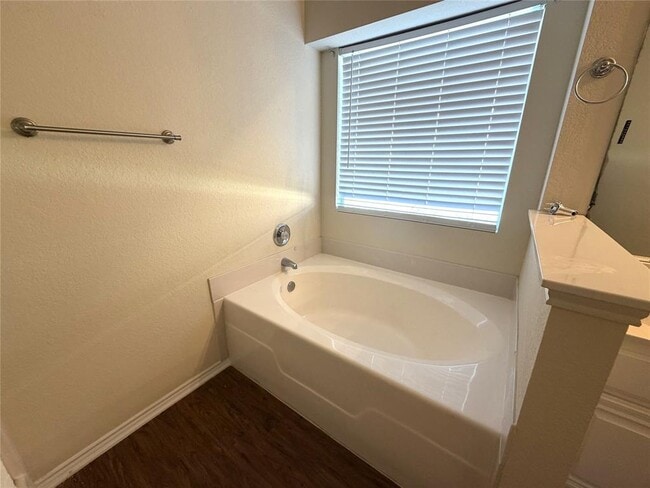 Building Photo - 1605 Paint Brush Dr