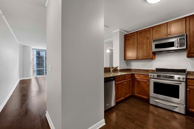 Building Photo - 450 E Waterside Dr