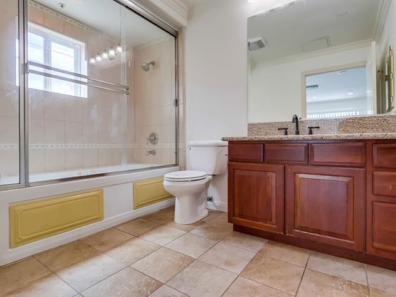 Building Photo - 700 S Ardmore Ave