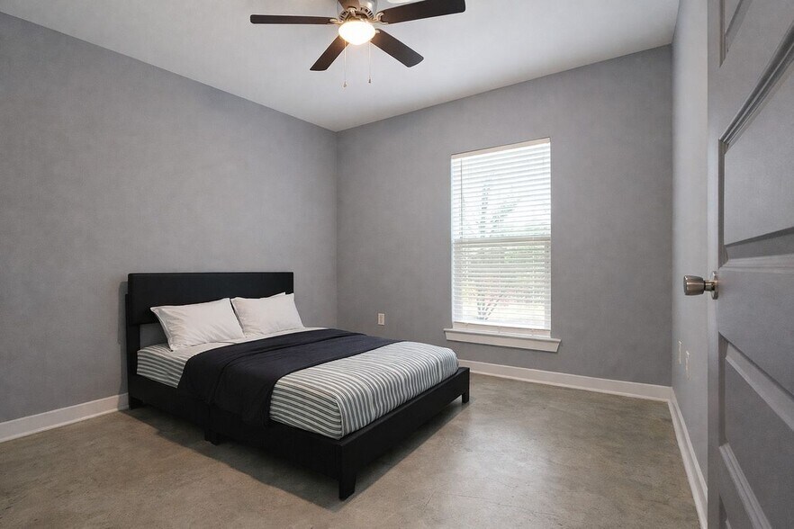 Building Photo - 343 W Johnson St