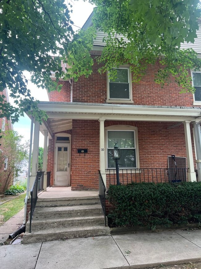 Building Photo - Newly remodeled 3 bedroom home in fantastic Carlisle Neighborhood