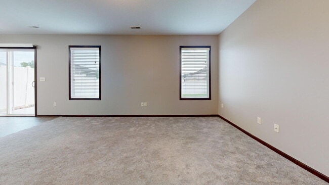 Building Photo - "Charming 3-Bed Townhouse with 2.5 Baths &...