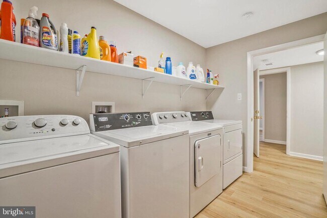 Building Photo - 706 N Cleveland St