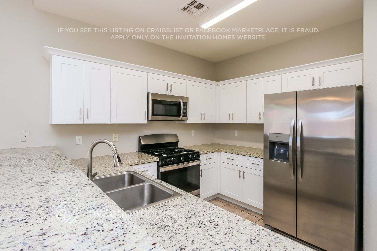 Building Photo - 2578 E Bellerive Dr