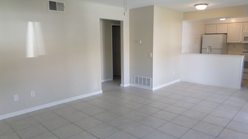 Building Photo - 72577 Edgehill Dr