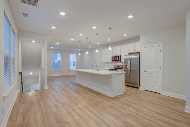 Building Photo - 1237 Tice Ln