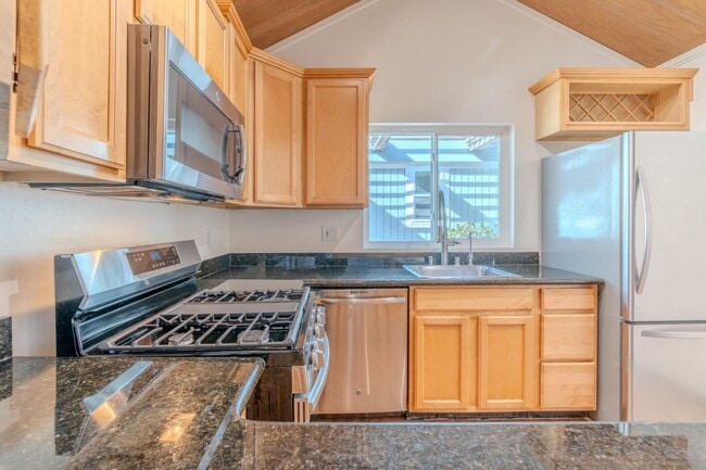 Building Photo - 1448 Sunshine Valley Rd