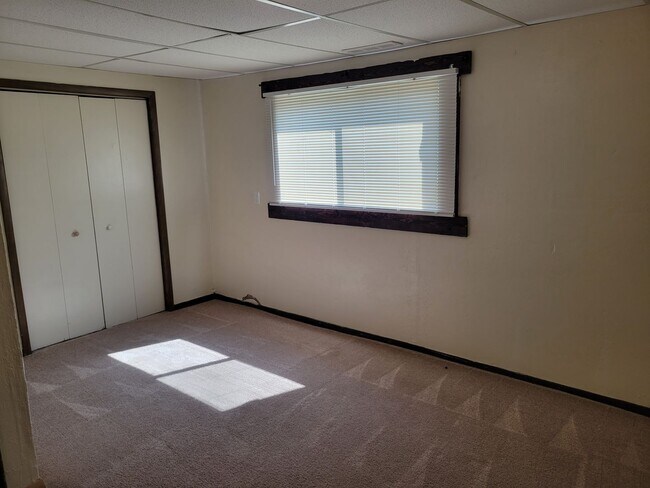 Building Photo - 4 Bed Home Available Now!