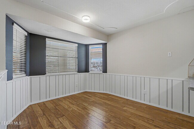 Building Photo - 604 La Chapa Ave