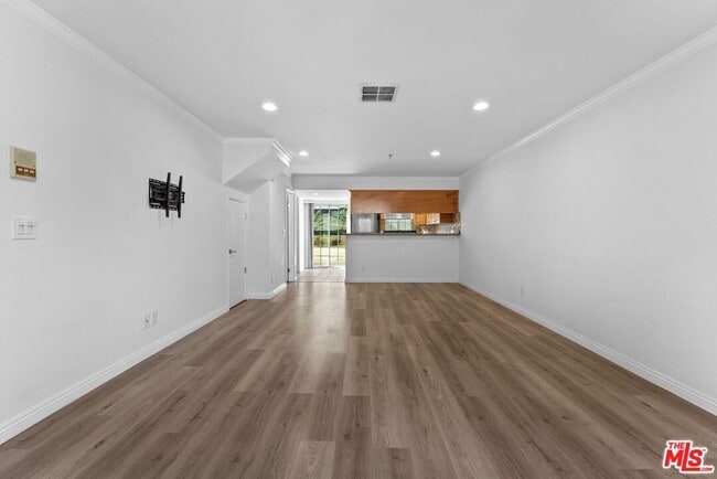 Building Photo - 361 Salem St