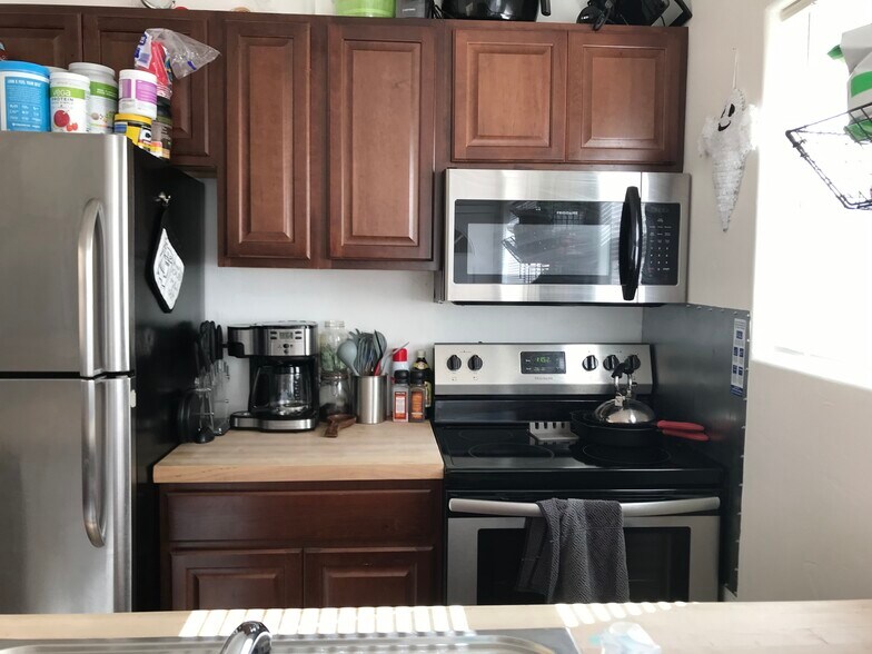 Building Photo - 310 First St