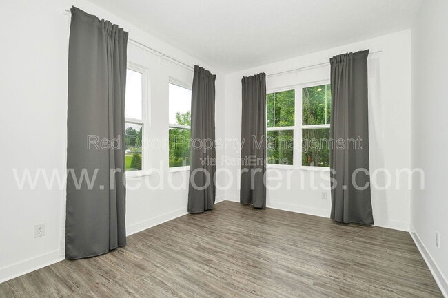 Building Photo - 6380 Apperson Dr