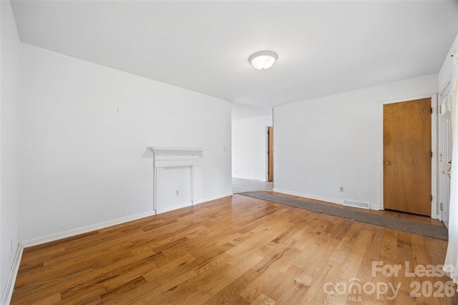 Building Photo - 1037 Stoneybrook Ln