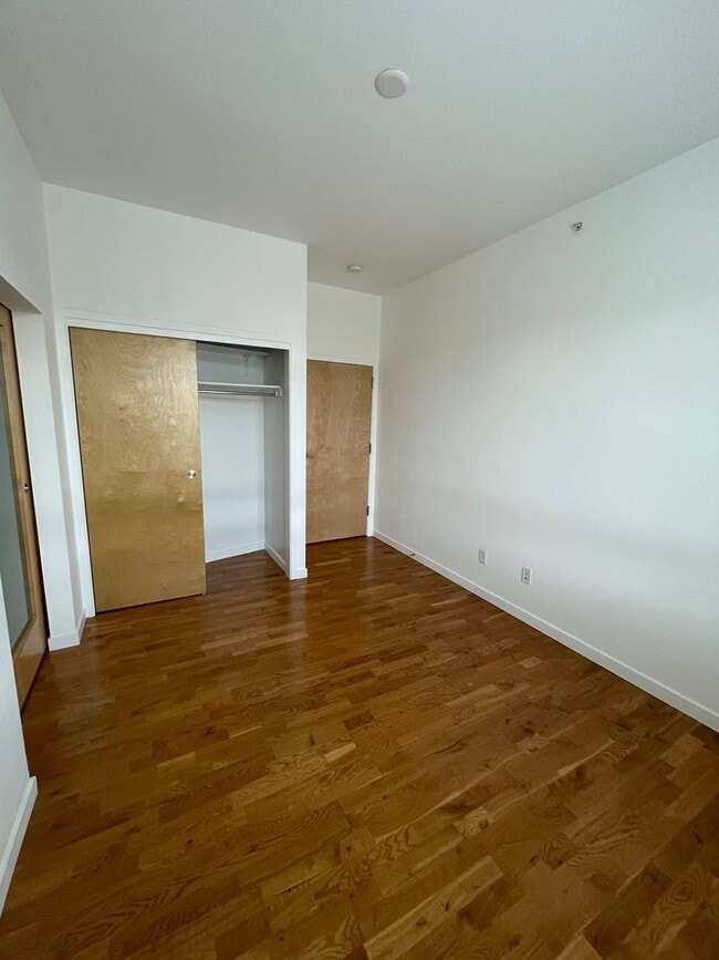 Building Photo - 2/BED 2/BATH WITH UTILITIES INCLUDED! VIEW...