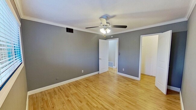 Building Photo - 5517 Thelma Ave