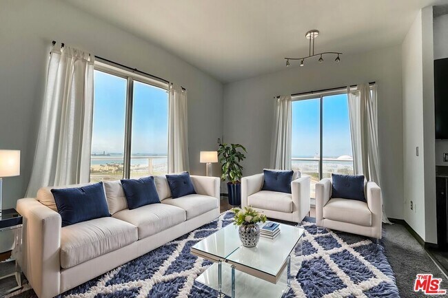 Primary Photo - 488 E Ocean Blvd
