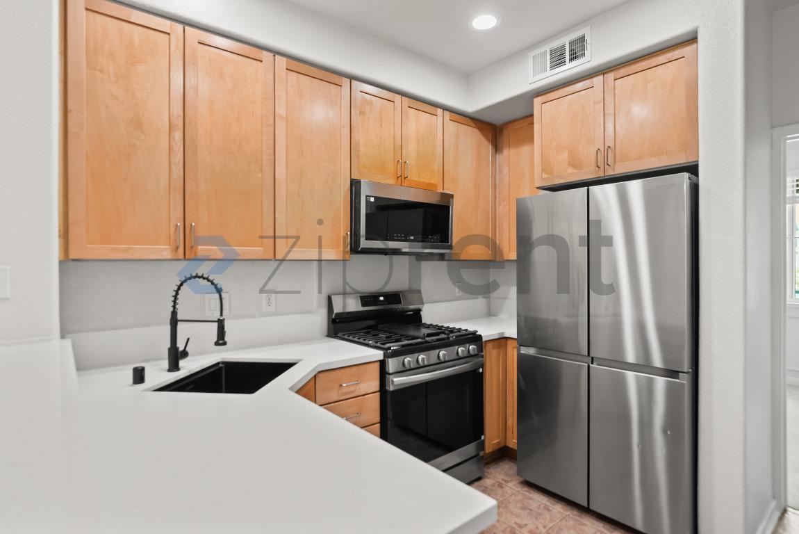 Building Photo - 722 Kingsford Way