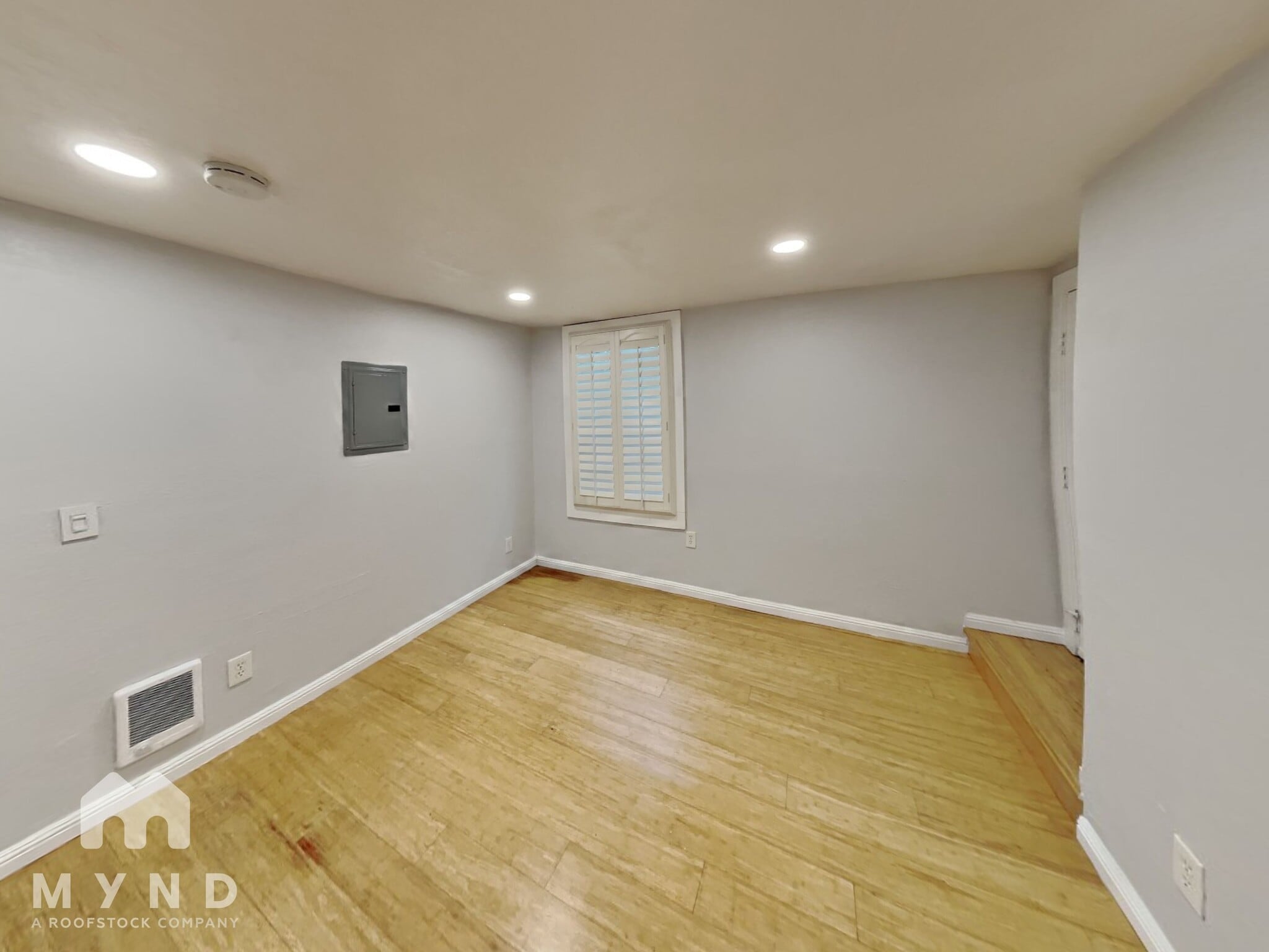 Building Photo - 613 18th St