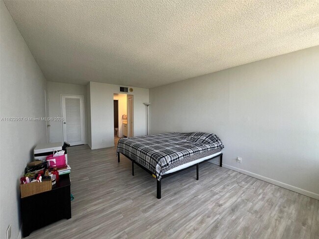 Building Photo - 500 Three Islands Boulevard