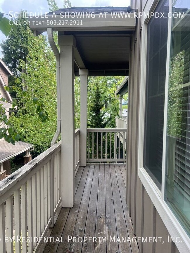 Building Photo - 14075 SW Compass Dr