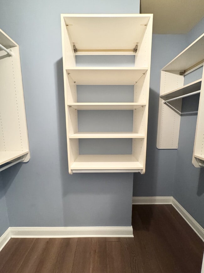 Building Photo - Modern 1-Bed Townhome Near Perimeter Mall — Gated, Bright, and Convenient!