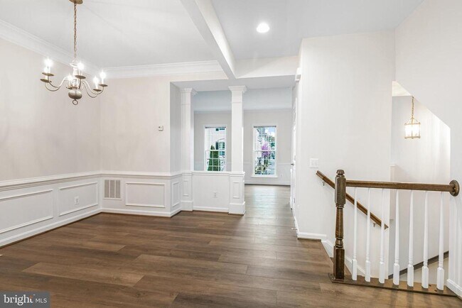 Building Photo - 5036 Greenhouse Terrace