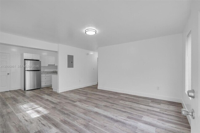 Building Photo - 265 NE 55th Terrace
